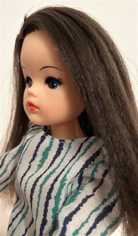 Vintage Sindy Doll Brunette Crimped Hair 033055x Rare Original Outfit