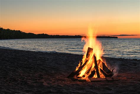 Photo Libre De Droit De Bonfire At The Beach With Beautiful Sunset