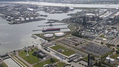Port d'Anvers : un pétrolier mis en quarantaine en raison de cas de