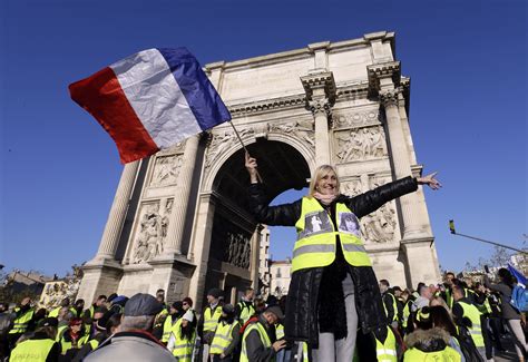Yellow Vest Protesters Target French Media As Movement Ebbs