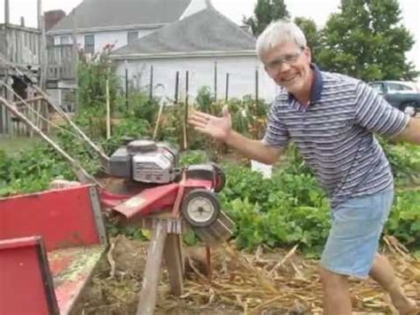 How does a leaf mulcher work? homemade shredder/ chipper with a briggs & stratton 5HP | FunnyCat.TV