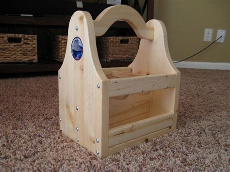 Rustic beer carrier, beer holder, beer tote, beer caddy. Ana White | Beer Tote - DIY Projects