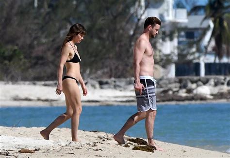 Jessica Biel And Justin Timberlake Show Off Incredible Beach Bods On Caribbean Vacation