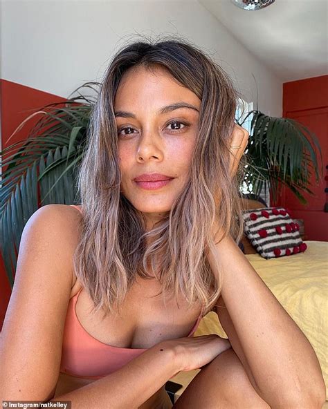 Australian Actress Nathalie Kelley Poses Completely Nude In Nature For Powerful Statement