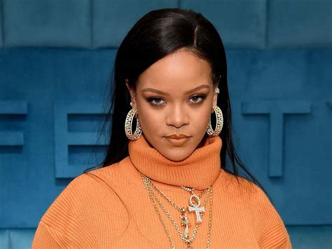 Rihanna Has Now Officially Reached Billionaire Status