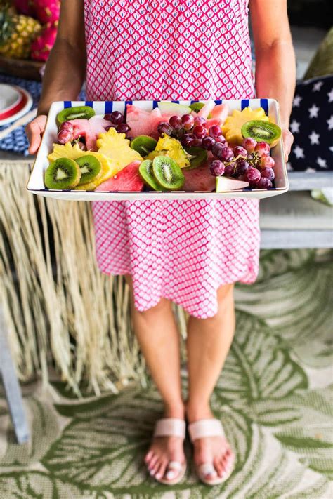 Here’s How To Throw A Tropical Inspired Fourth Of July Party Summer Dinner Party Menu Dinner