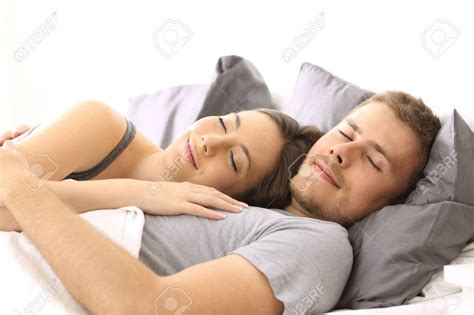 Dormir Bien Con Su Ser Querido Según Los Científicos Es Tan Poderoso Como Una Medicina