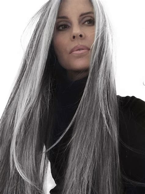 Pin By Lara Darconte On Going Grey On A Stylish Way Transition To