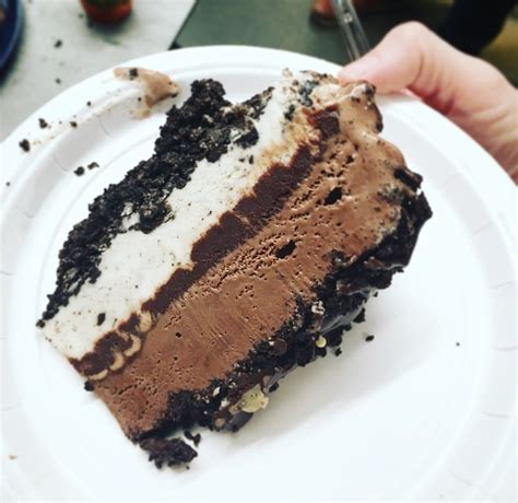 Oreo dessert recipe, chocolate cake recipe, oreo cake recipe, chocolate oreo cake, oreo lovers dessert, oreo dessert ideas Make this delicious Oreo Ice Cream Cake Recipe - CLV Marketing