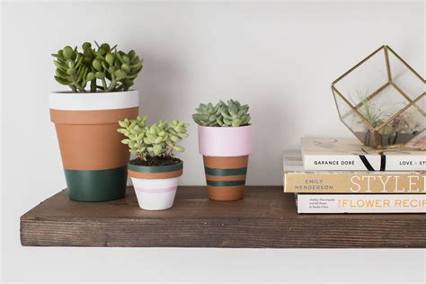 This is the easiest way to paint terracotta flower pots with your own custom colors and designs. How to Paint a Terracotta Flower Pot