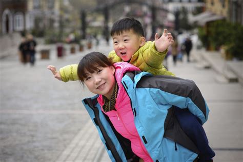 ¿es Cierto Que Las Madres Japonesas No Besan A Sus Hijos Estilo De