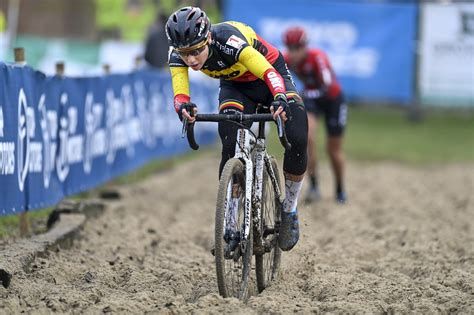 De belgische kampioene tekende er een contract voor drie jaar. Lotte Kopecky Liv : Liv Racing | Liv Cycling UK : Lotte ...