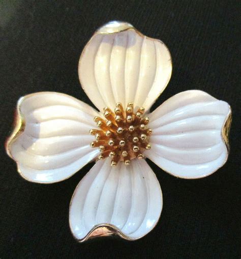 Vintage Crown Trifari White Enamel Dogwood Flower Pinbrooch Trifari