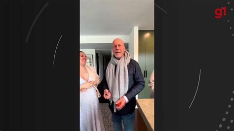 Bruce Willis Comemora Aniversário De 68 Anos Ao Lado De Demi Moore Veja Vídeo Cinema G1