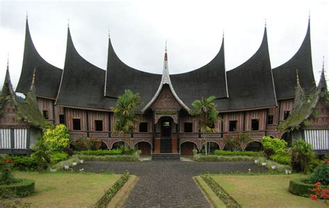 Rumah Adat Sumatera Barat Rumah Gadang Gambar Dan Penjelasannya