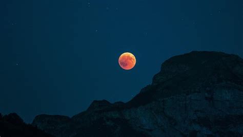 Kanli Ay Tutulmasi Nedir Ne Zaman Saat Ka Ta Ger Ekle Ecek Ay