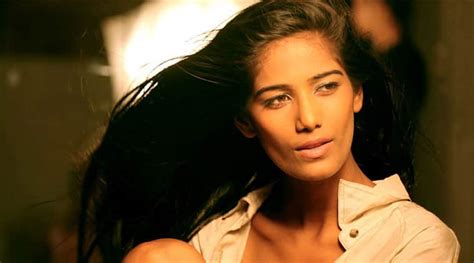 After ‘nasha Poonam Pandey Finally Signs Another Film Entertainment