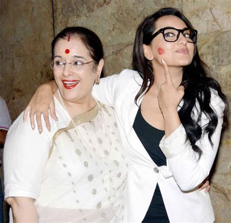 Rare Photo Of Sonakshi Sinha With Her Mom Veethi