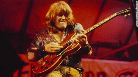 Guitarist Alvin Lee Of Woodstock Fame Dies At 68 Cnn