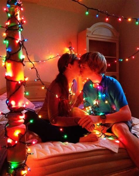 Adorable Awesome Awh Couples Cute Idea For A Christmas Photo Cute