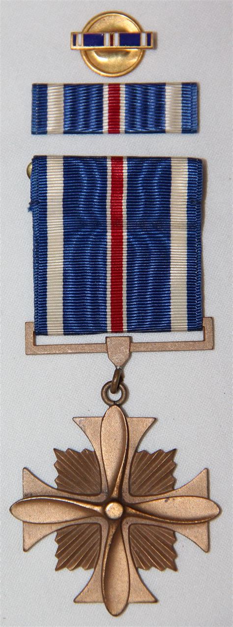 H111 Wwii Distinguished Flying Cross Medal With Ribbon And Lapel Pin