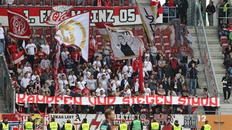 V., commonly known as fc augsburg (german pronunciation: FC Augsburg: Die bewegende Rückkehr des FCA-Fans Simon ...