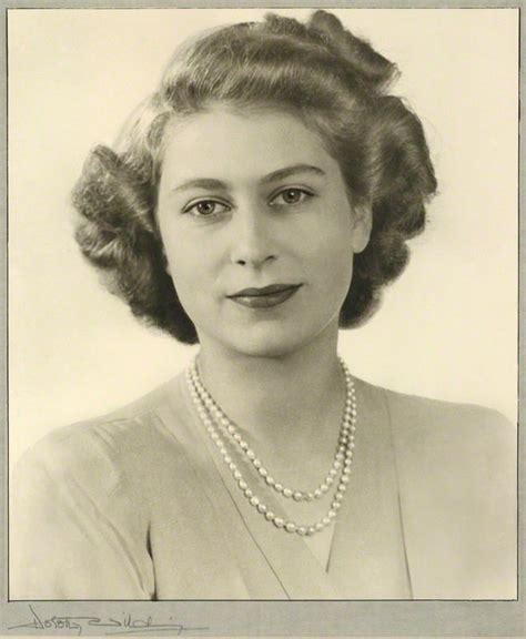 Some queen elizabeth ii young photos show her with her future husband prince philip, while others depict queen elizabeth ii as a kid with her mom since the queen has sat the throne for a whopping 65 years, the longest of any monarch, it means that tons of queen elizabeth ii young photos exist. #Queen #Elizabeth #II. She was very attractive in her ...