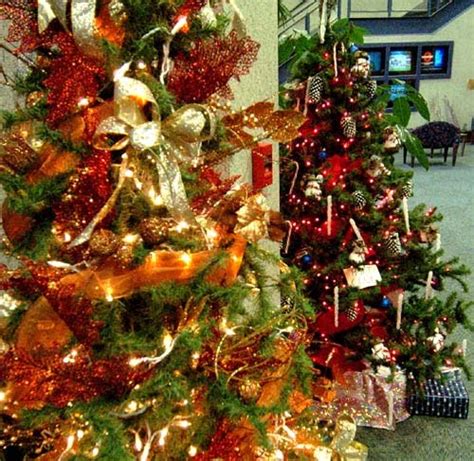 News Blog Christmas tree decorating contest