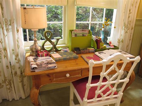 We found the best desk chairs your kids will use at home. What a fun desk! The Ampersand is so cute and the white ...