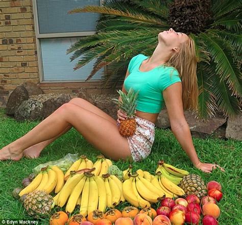 Edyn Mackney Deemed Too Large For Modelling At Size As She Battled Anorexia Daily Mail Online