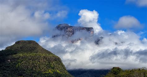 Cerro Autana In Laja De Seje