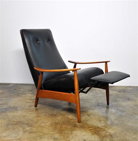 Reviews of best recliner chairs. SELECT MODERN: Milo Baughman Recliner 74 Lounge Chair