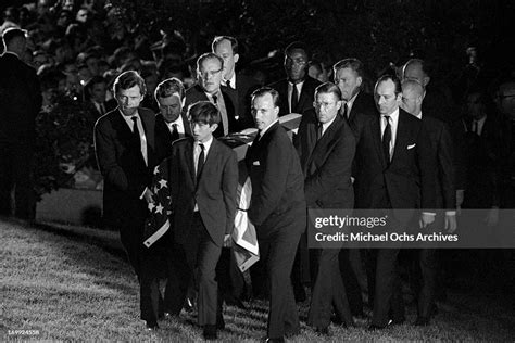 Pallbearers Carry The Coffin Of Senator Robert Kennedy To The Grave News Photo Getty Images