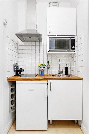 Small kitchens are not exactly ideal and finding the right balance of function and style when decorating them can be truly challenging. tiniest kitchen ever? | Deco petit appartement, Cuisine ...