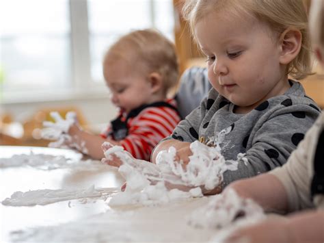 Zo Doe Je Dat De Sensomotorische Ontwikkeling Stimuleren Doomijn Kinderopvang