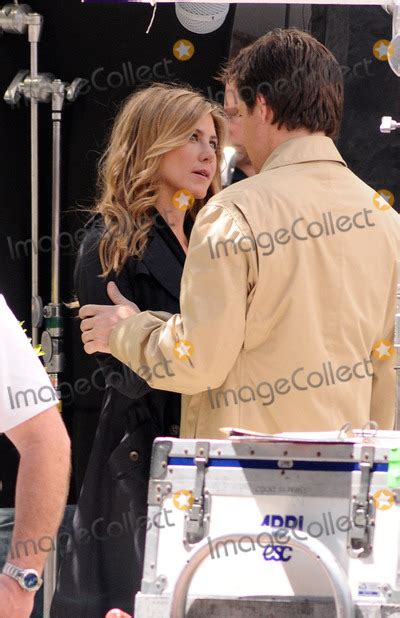 photos and pictures actors jennifer aniston and jason bateman on the set of the baster on