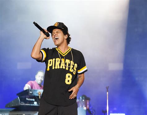 Fire At Bruno Mars Gig Sees Singer Flee The Stage In Glasgow Hot