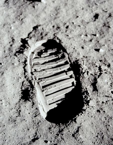 Famous ‘moon Footstep Optical Illusion Shows The Trick Our Brain Plays