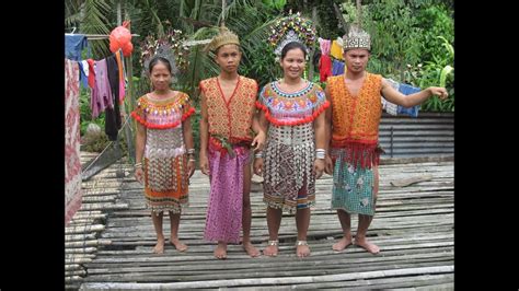Malaysia Borneo Sarawak Der Traditionelle Tanz Der Iban Sea Dayak