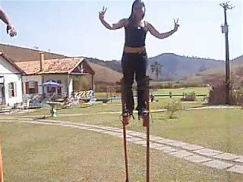 Neste contexto jornalístico não saberia dizer qual sentido é dado. Andando de Perna de Pau! - YouTube