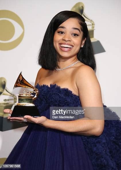 Ella Mai Poses In The Press Room With Her Award For Best Randb Song For