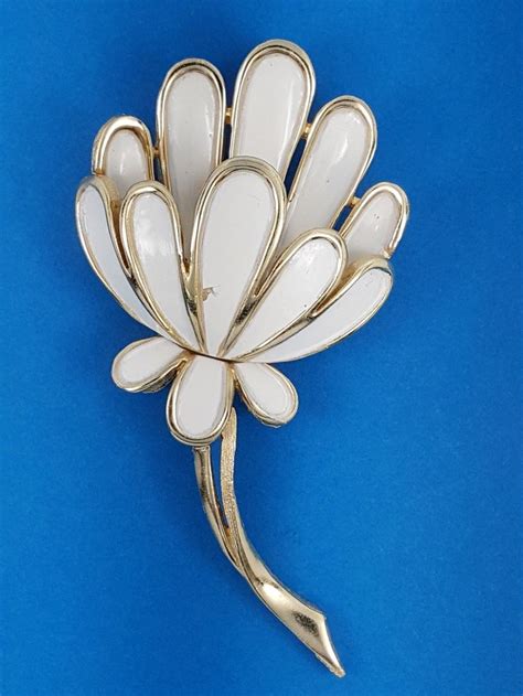 Vintage 60s Crown Trifari Alfred Philippe Enamel Flower Pin Brooch 2
