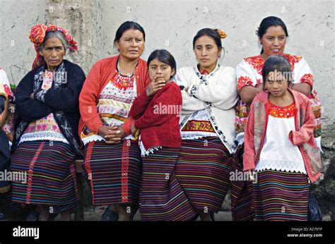 Guatemala Capellania Tres Generaciones De Mujeres Ind Genas Maya Ixil