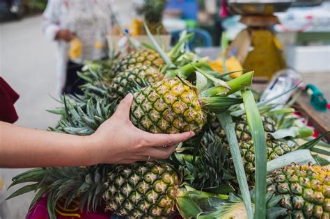 5 Ways To Tell If A Pineapple Is Ripe Myrecipes
