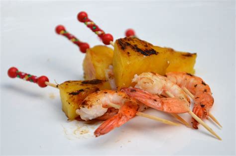 Brochettes des crevettes à l ananas