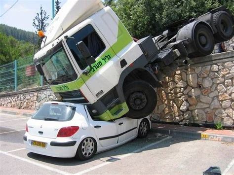25 Photos Of The Most Stupid Car Accidents Realitypod Top 10