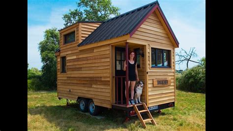 Typically, tiny homes are between 100 and 400 square feet. La Tiny house Baluchon - Présentation - YouTube