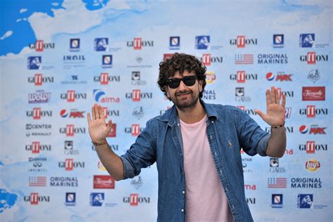 Alessandro siani è in scena al teatro diana, per tutto il periodo delle festività, con il suo nuovo napoli resta l'ultima possibilità per l'umanità di sopravvivere. Alessandro Siani: «Il mio cinema? Per tutti. Con quella ...