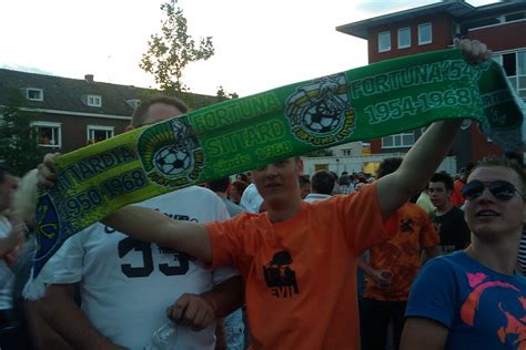 Mark van bommel is a dutch football player. Huldiging Mark van Bommel - Fortuna Supporters collectief