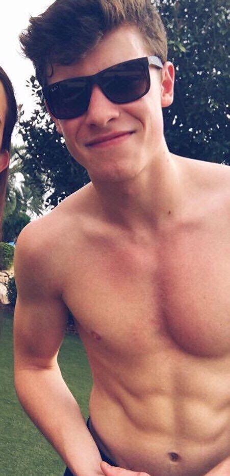 { Shawn Mendes } Hey I Am Shawn I Am 18 And Single I Like To Sing And Make Music I Have